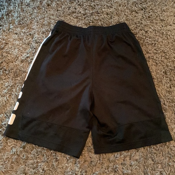Boys Nike Dri-Fit Basketball Shorts - Picture 2 of 3